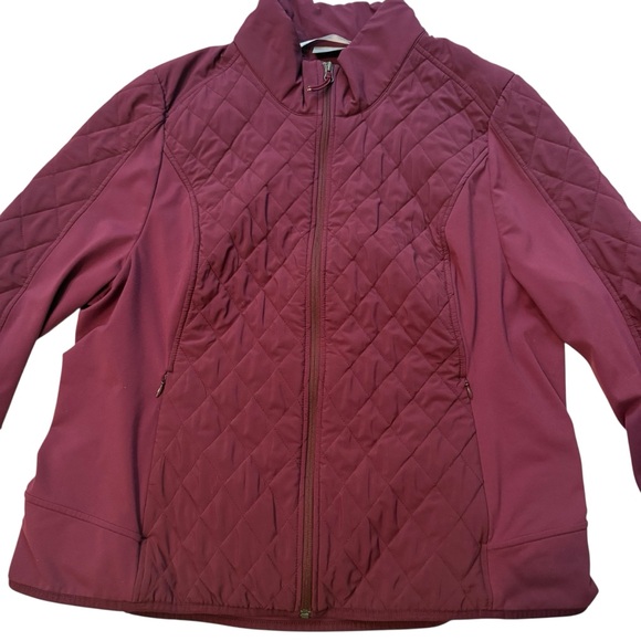 Athleta Upside Quilted Jacket in Chianti - Picture 10 of 16